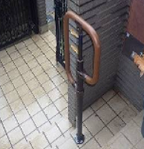 屋外段差の不安を解消する手すり